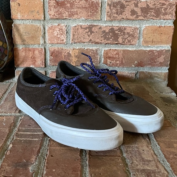 Converse Cons Unisex Sneakers - Picture 1 of 10